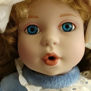 Vintage porcelain doll *only item not for $10*